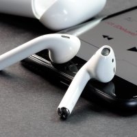Беспроводные наушники AirPods для любых iPhone