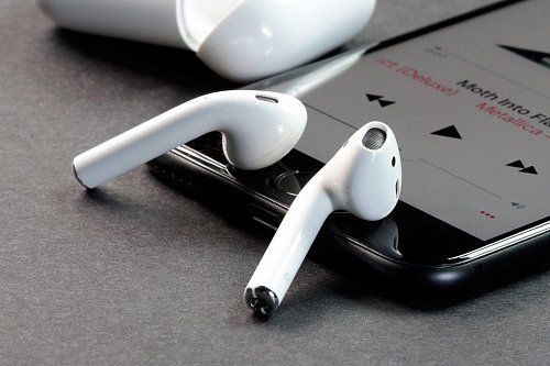 Беспроводные наушники AirPods для любых iPhone